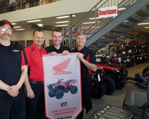 L'Ami Denis receives an award from Honda Canada