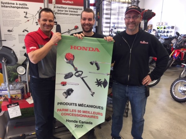 L'Ami Denis receives an award from Honda Canada